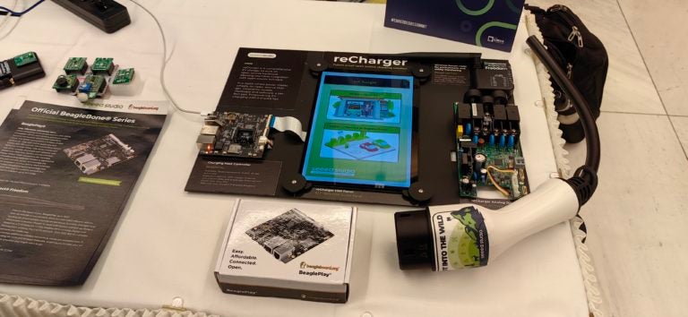 Photo of the Seeed Recharger